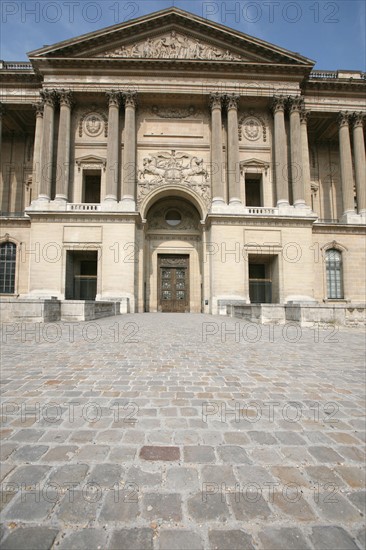 France, Paris 1e, musee du louvre, pavillon, paves, 
entree rue de l'amiral de coligny