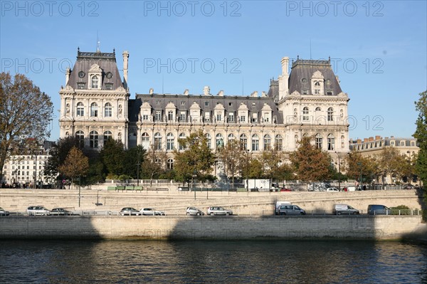 France, Paris 4e, hotel de ville depuis le quai aux fleurs, Seine, mairie de Paris, circulation, voies sur berges,