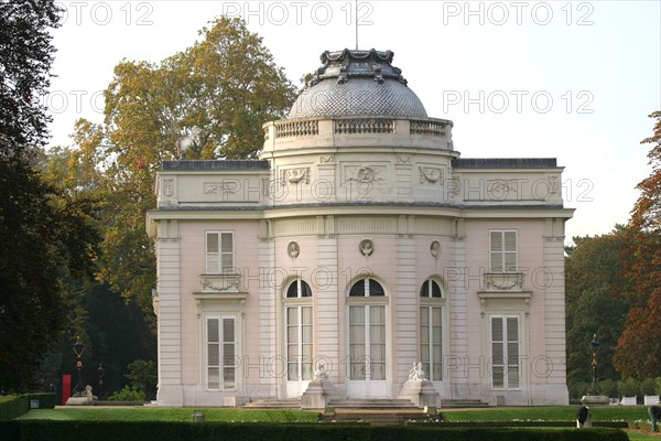 France, Paris 16e, bois de boulogne, parc de bagatelle, pavillon, folie du comte d'artois,