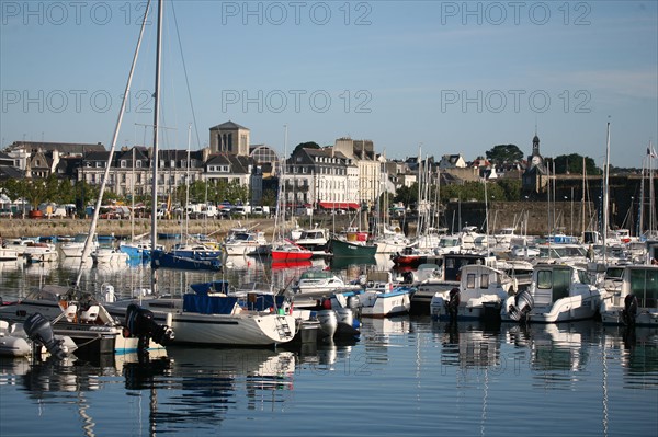 France, Bretagne, Finistere sud, Cornouaille, Concarneau, la ville close, fortification vauban, port de plaisance, voiliers, vedettes, quai, bateaux,