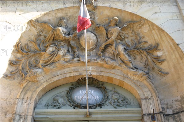 France, Haute Normandie, Seine Maritime, Rouen, lycee Corneille, fronton, sculpture, etablissement scolaire, institution,