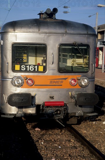 France, paris, transport, train de banlieue, metal, transport en commun, sncf, gare,