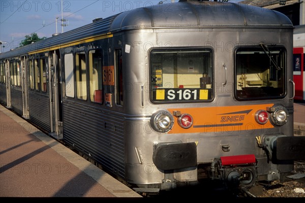 France, paris, transport, train de banlieue, metal, transport en commun, sncf,