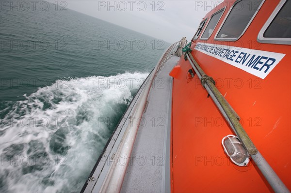 France, Haute Normandie, dieppe, station snsm, societe nationale de sauvetage en mer, canot notre dame de bonsecours, exercice en mer, manche, vagues, bateau,