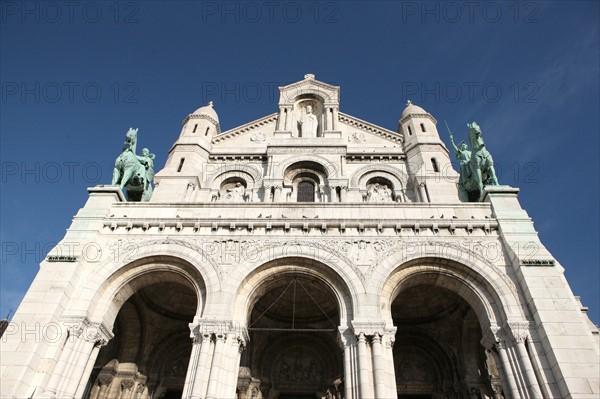 France, ile de france, paris 18e arrondissement, butte montmartre, basilique du sacre coeur, detail facade,
