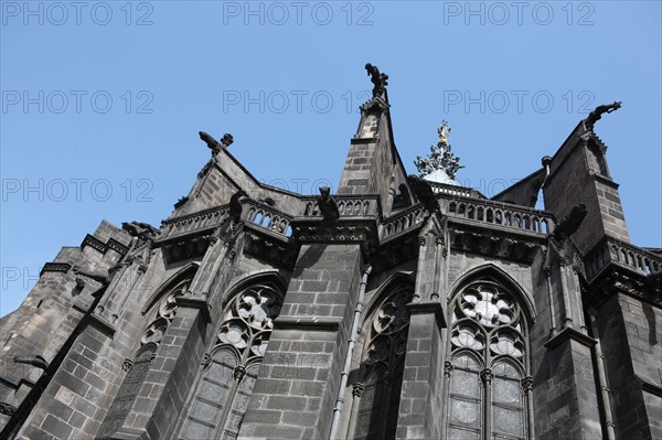 France, auvergne, puy de dome, clermont ferrand, cathedrale, chevet, monument historique, pierre volcanique, religion catholique,