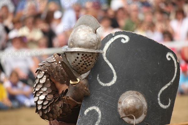 France, Haute Normandie, eure, le vieil evreux, site gallo romain de gisacum, journees gallo romaines, 15 aout 2010, combat de gladiateurs,