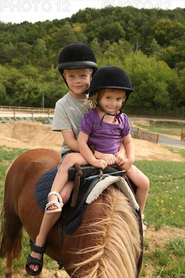 France, Haute Normandie, eure, pays d'evreux, club equestre de valeme, poney club, equitation, initiation enfants,