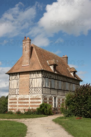 France, Haute Normandie, eure, roumois, domaine des hauts vents bienvenue a la ferme, alain caboulet, ferme cidricole, pommiers, manoir, boutique de produits regionaux,