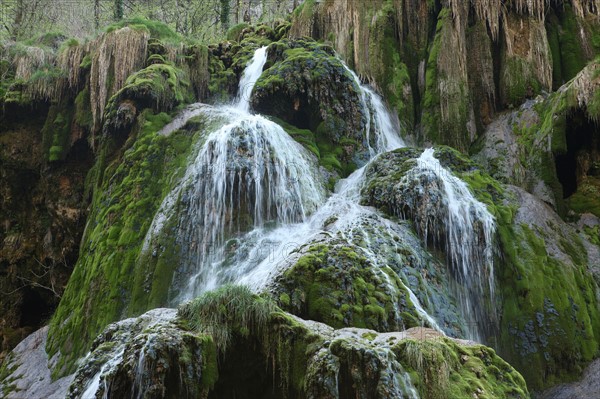 France, franche comté, jura, baume les messieurs, village, patrimoine, montagne, reculée, nature, cascades, eau, chutes, detail,