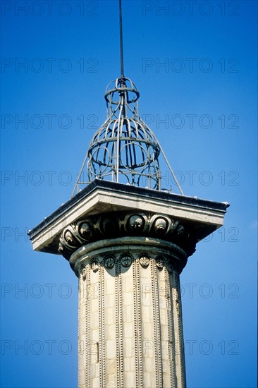 France, ile de france, paris 1er arrondissement, les halles, bourse du commerce, place de viarmes, colonne medicis, 
Date : 2011-2012