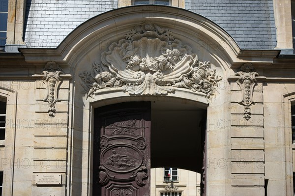 France, ile de france, paris, 7e arrondissement, 56 rue de varenne, hotel gouffier de thoix, services du premier ministre, quartier des ministeres, faubourg saint germain, louis aragon et elsa triolet y ont vecu.
Date : 2011-2012