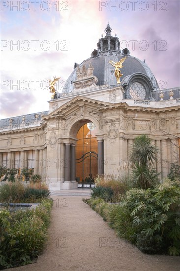 France, ile de france, paris 8e arrondissement, le petit palais, musee des beaux arts de la ville de paris, galerie exterieure

Date : 2011-2012