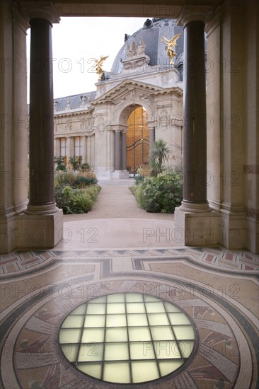 France, ile de france, paris 8e arrondissement, le petit palais, musee des beaux arts de la ville de paris, galerie exterieure

Date : 2011-2012