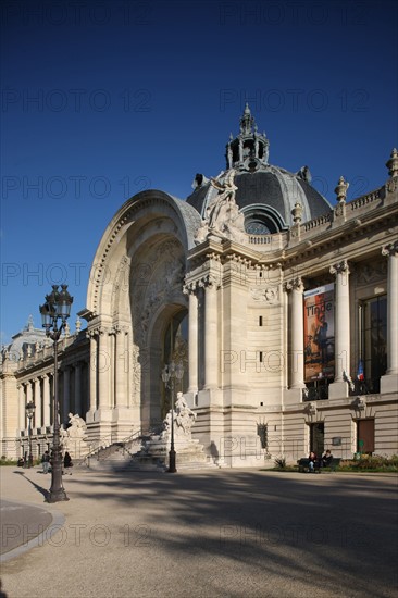 France, ile de france, paris 8e arrondissement, avenue winston churchill, petit palais, facade sur rue

Date : 2011-2012