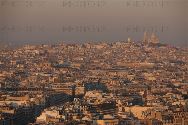 France, ile de france, paris 7e arrondissement, tour eiffel, vue depuis le 2e etage, vers le nord, sacre coeur, toits,