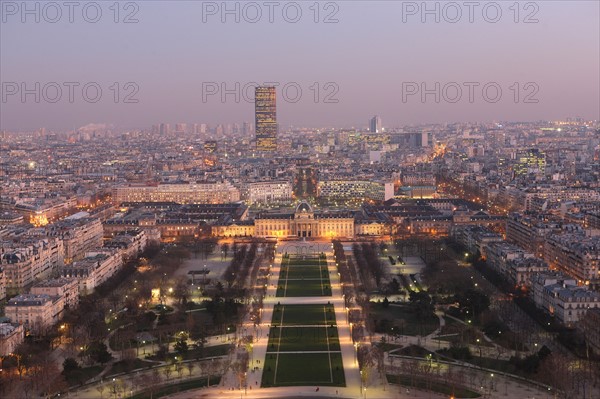 France, ile de france, paris 7e arrondissement, tour eiffel, vue depuis le 2e etage, champ de mars, tour montparnasse, nuit,