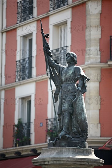 France, ile de france, paris 13e arrondissement, rue jeanne d'arc et boulevard saint marcel, statue de jeanne d'arc, sculpture, histoire,


Date : 2011-2012