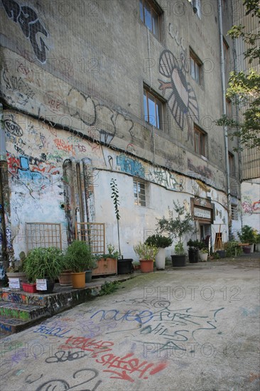 France, ile de france, paris 13e arrondissement, quartier bibliotheque, rue des frigos, anciens entrepots frigorifiques, ateliers d'artiste,


Date : 2011-2012