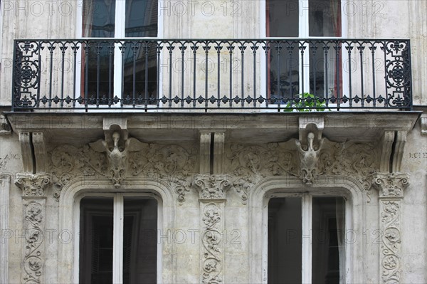 France, ile de france, paris 9e arrondissement, rue notre dame de lorette, immeuble, no49, restauration, decor, sculpture,