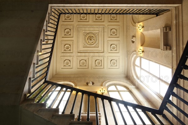 France, ile de france, paris 9e, 9 rue drouot, mairie du 9e arrondissement, hotel d'augny, grand escalier, detai plafond a caissons,


Date : Ete 2012