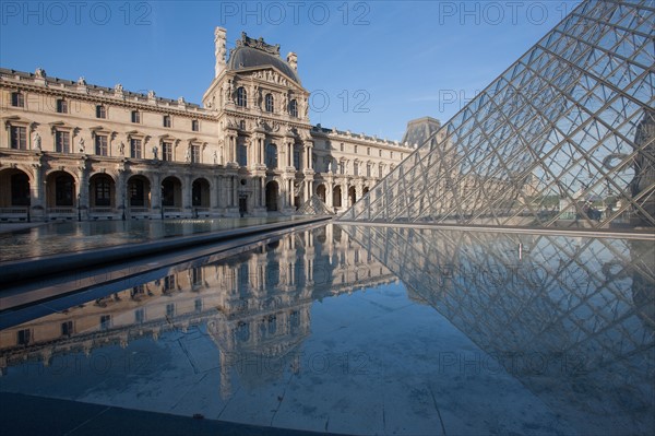 France, Region Ile de France, Paris 1er arrondissement, Musee du Louvre, cour de la Pyramide, pyramide de Ieoh Ming Pei, Pavillon Denon,