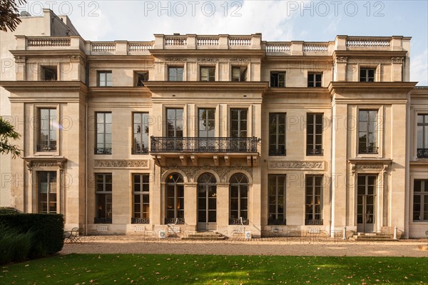 France, Region Ile de France, Paris 7e arrondissement, 54 rue de Bellechasse, Hotel de Rochechouart, ministere de l'Education Nationale, facade sur jardin,