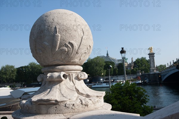 France, Region Ile de France, Paris 8e arrondissement, pont Alexandre III, boule d'escalier,