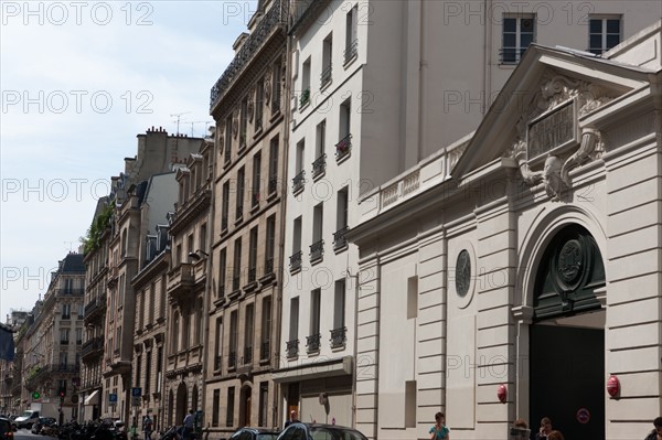 France, Ile de France, Paris 6e arrondissement, rue d'Assas, immeubles, lotissement sous Napoleon, facades, portail des Editions Hatier,