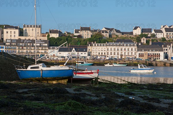 France, région Bretagne, Brittany, Finistère, Cap Sizun, Audierne, port, face à Plouhinec,