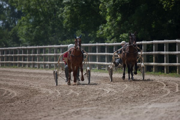 France, Région Basse Normandie, Manche, Haras de Bellevent, écurie Pierre Levesque, entraînement de trotteurs, Camille Levesque, piste,