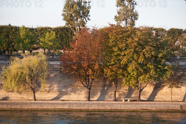 Quai Des Tuileries, Berges