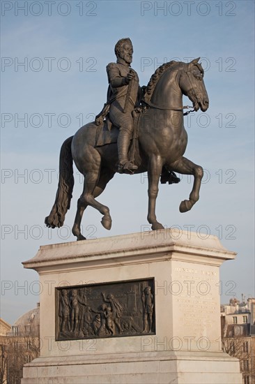 Pont Neuf, Statue d'Henri IV