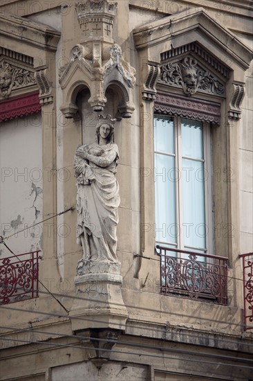 Lyon, sculpture d'angle Place des Cordeliers