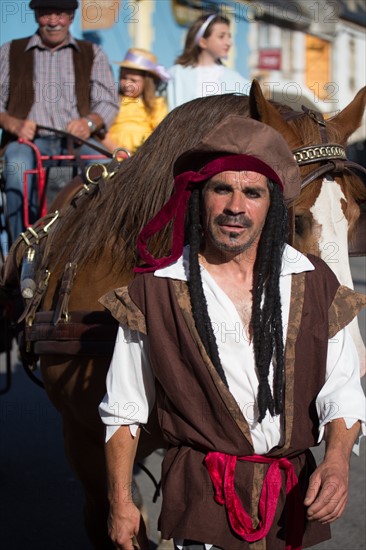 Défilé folklorique à Saint-Guénolé, Finistère Sud