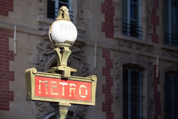 Paris, metro Sully-Morland