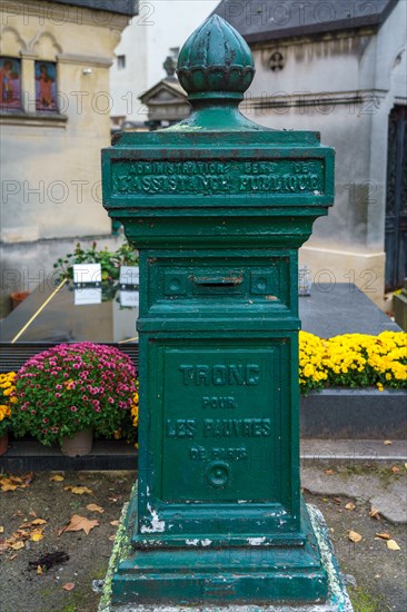 Paris, cimetière du Montparnasse à la Toussaint