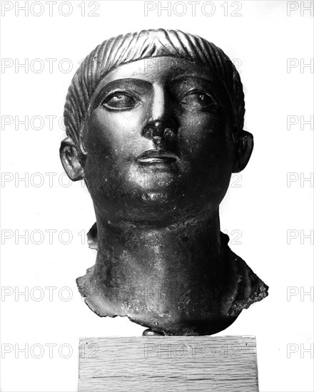 15th century after Jesus-Christ Head of young man -