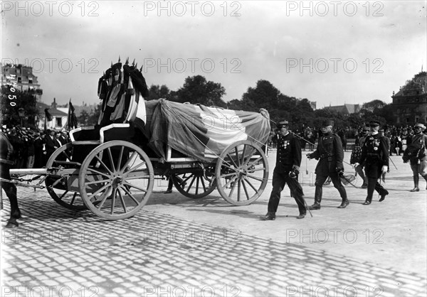 Funeral of the Galliéni General;  June first, 1916.