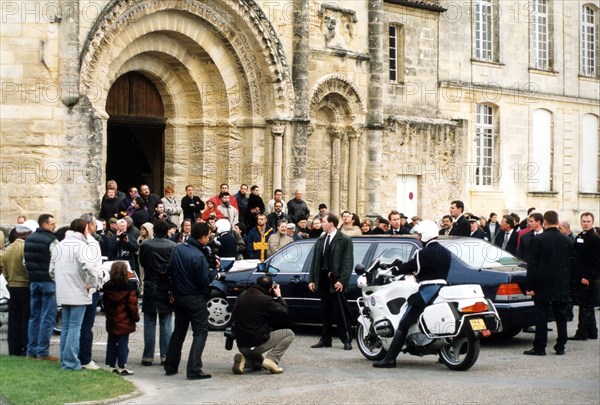 Visite deVladimir Poutine et Alain Juppé à Saint-Emilion, le 12 février 2003. Fin de la visite. Départ du cortège.