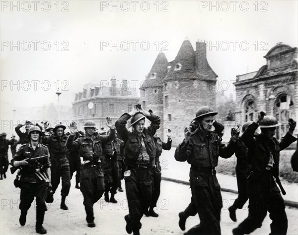 Soldats canadiens faits prisonniers, 1942