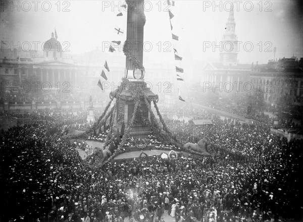 Nelson's Column, Trafalgar Square, London, 1905