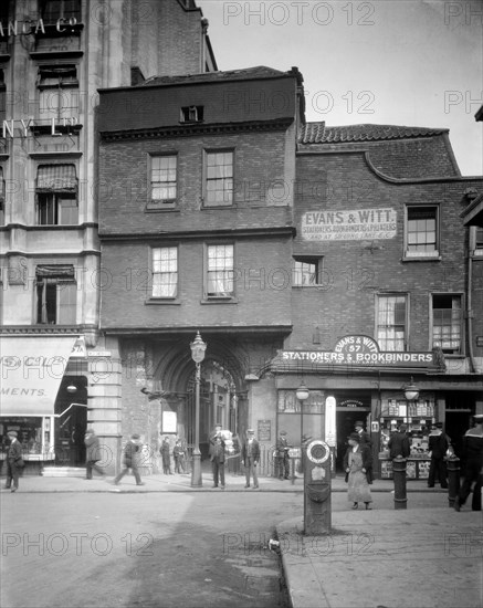 West Gateway leading to the Church of St Bartholomew the Great, West Smithfield, London, 1915