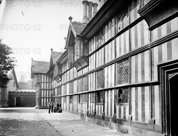 Boys Reading outside Bablake Hospital, Coventry, West Midlands, c1860-c1922