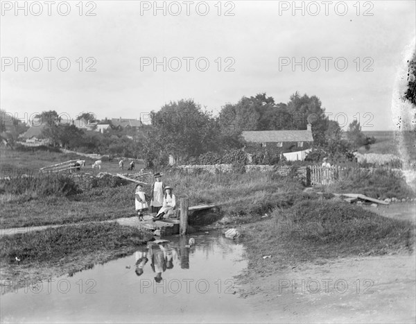 Girls posing, The Ford, Shipton Oliffe, Shipton, Gloucestershire, 1905