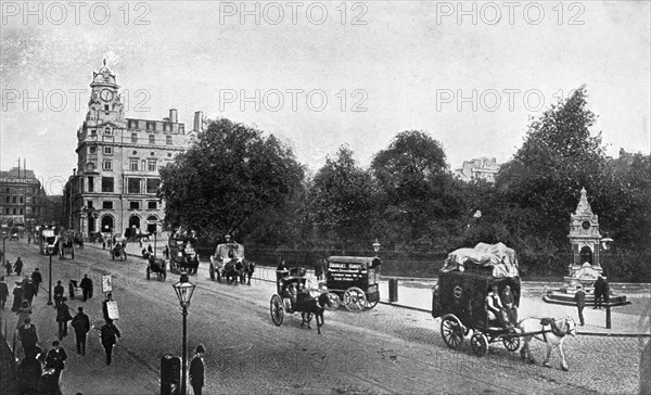 Finsbury Pavement and Square, London, early 20th century. Artist: Unknown