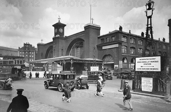 The exterior of King's Cross station. Artist: George Davison Reid