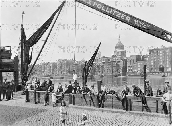 Bankside, west of Southwark Bridge, London, early 1930s. Artist: George Davison Reid