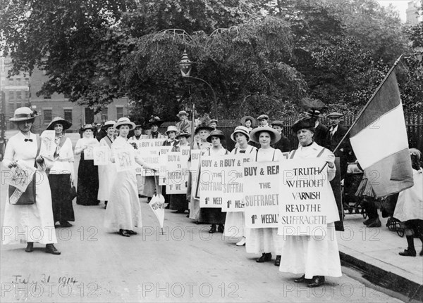 Suffragettes on a 'poster parade' selling the Suffragette, 31st July, 1914. Artist: Unknown