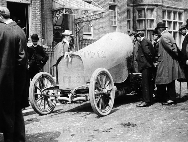 Baron Henri de Rothschild's 40 hp Mercedes, 1902. Artist: Unknown